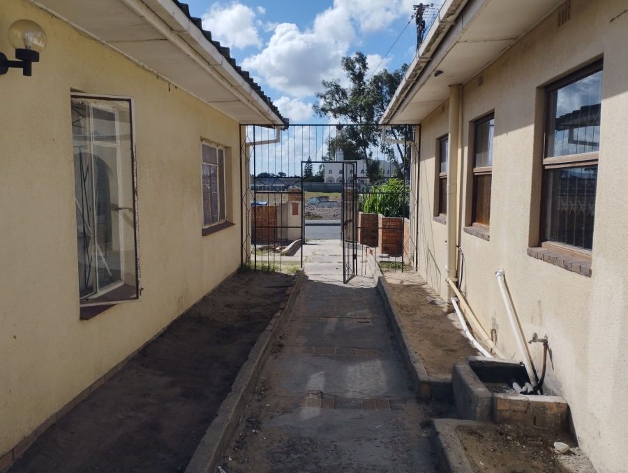 10 Bedroom Property for Sale in Oakdene Western Cape